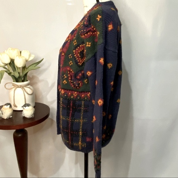 Vintage Sweater Button Front V-neck Eclectic Hand Knitted Diamond Flower - Picture 6 of 10